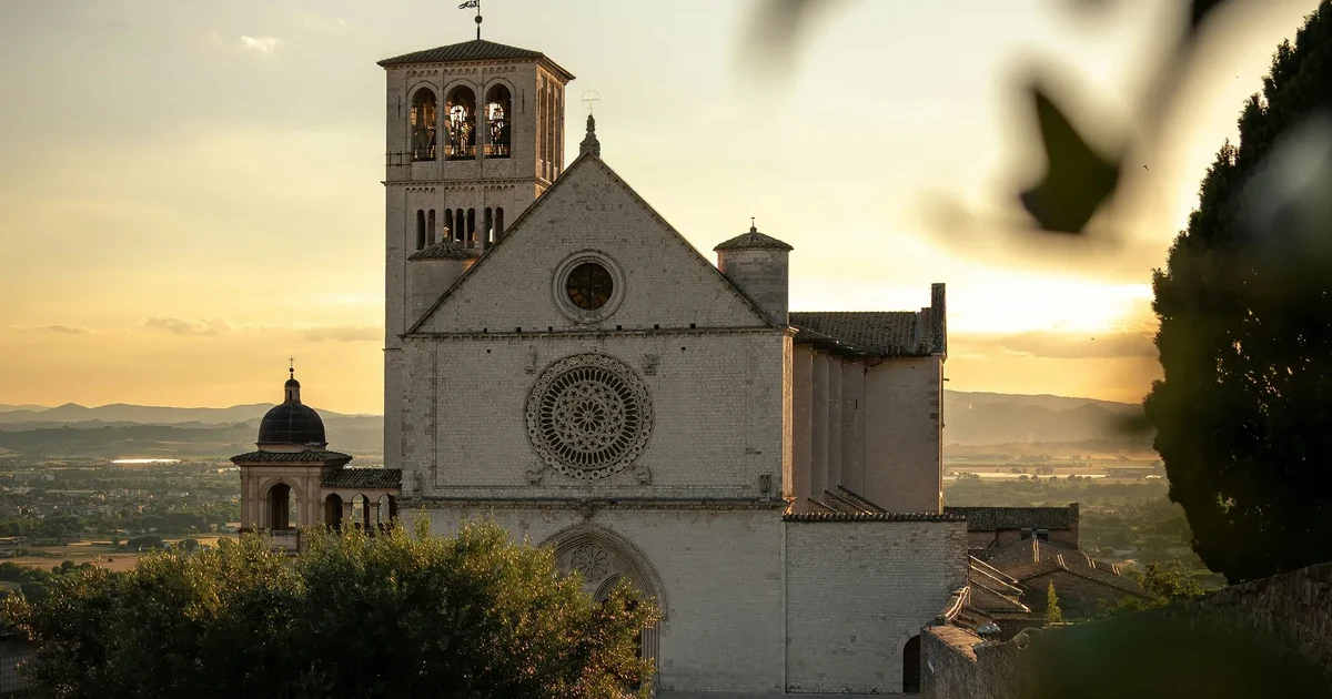 NUN Assisi assisi-umbria — featured image