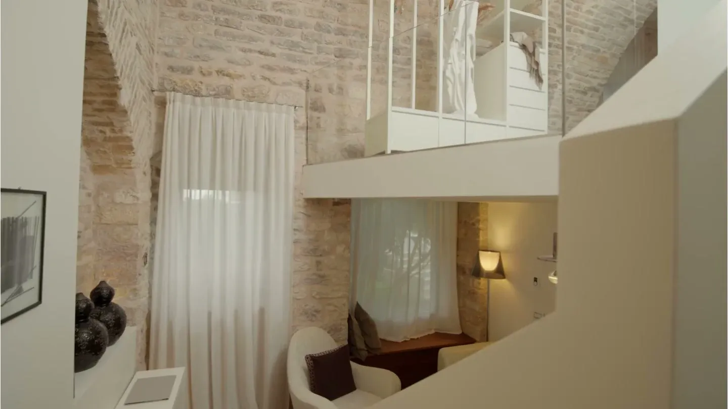 Suite with mezzanine loft and exposed stone walls (video)